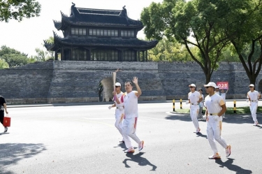 笑臉與熱情刷屏！這名火炬手是景興人！