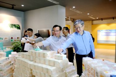 2019年 5月22日，時(shí)任浙江省社會組織綜合黨委專職副書記、省民政廳社會組織管理局局長蔡國華蒞臨景興紙業(yè)調(diào)研企業(yè)發(fā)展情況和黨建工作